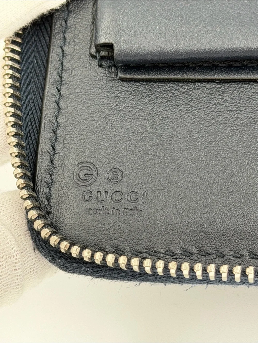 Gucci Navy Embossed GG Two Section Zip Around Leather Organizer Great Condition - Picture 5 of 16